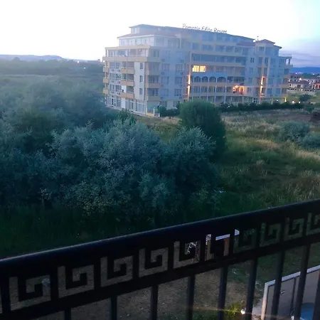 Nereya Palace Lägenhet *